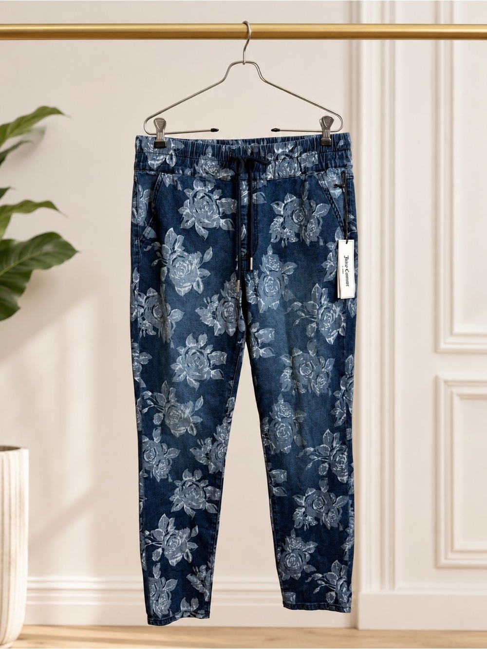Juicy Couture Laguna Floral Jogger Jeans Size 30 NWT Blue Rose Print